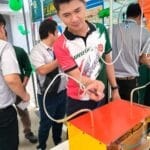 พนักงานเข้าร่วมเล่นเกมส์ ลวดมือนิ่ง ในงาน Safety Week 2026
